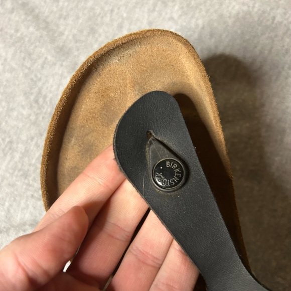 BIRKENSTOCKS SIZE 40 - Picture 5 of 6